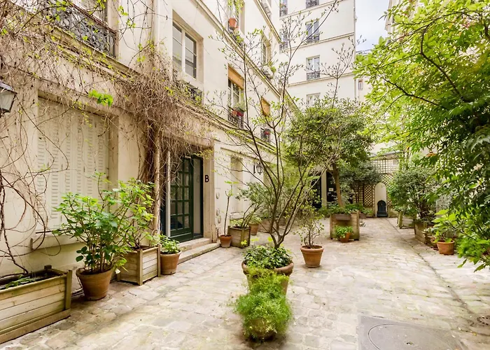 Marais Place Des Vosges Sevigne