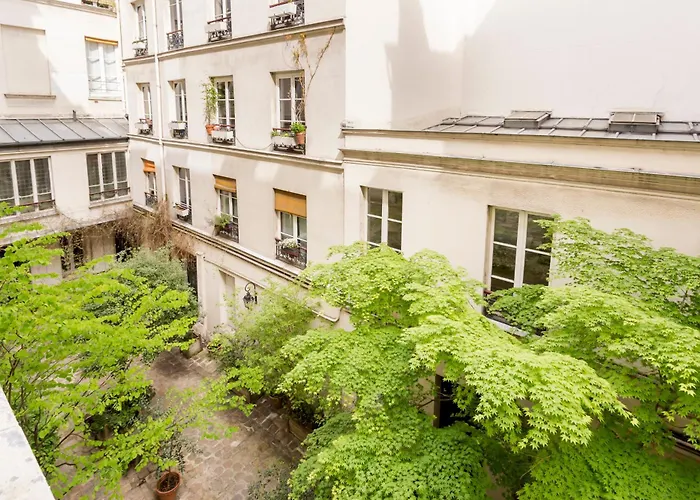 Marais Place Des Vosges Sevigne